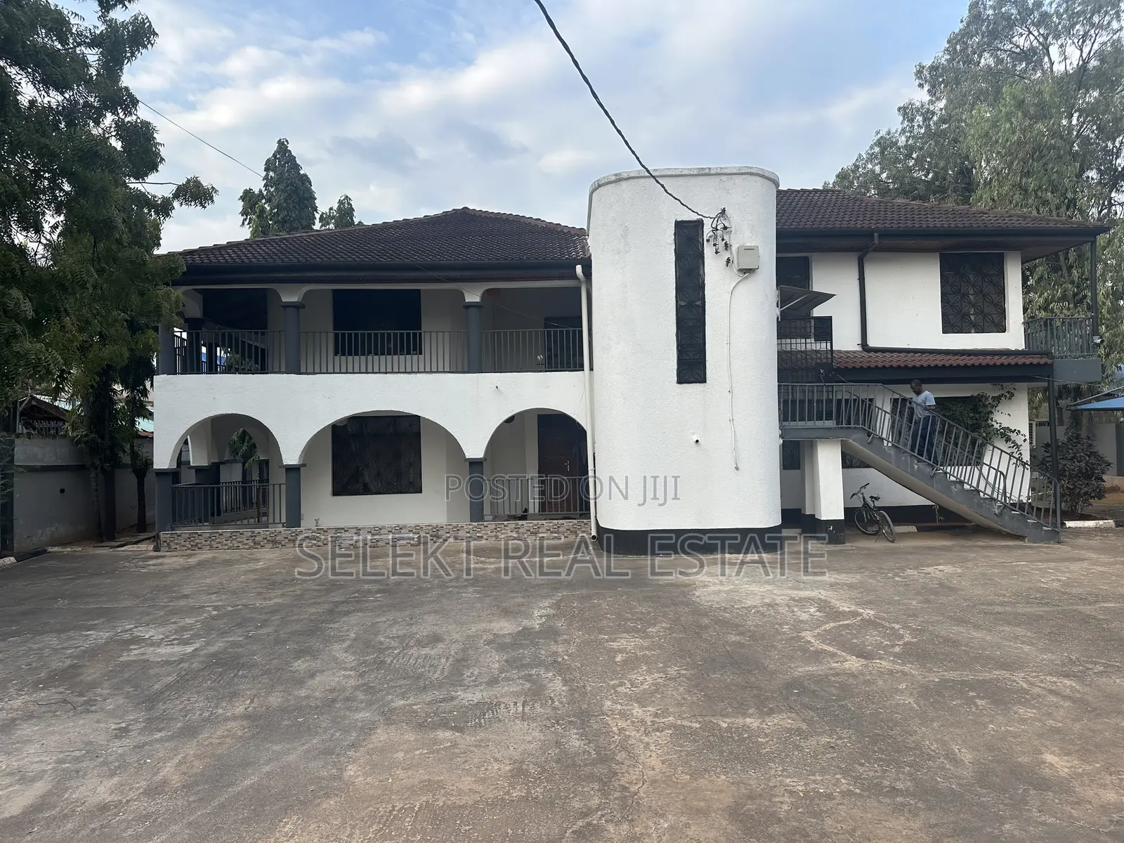 7bdrm House in Mikocheni for rent