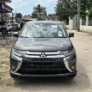 Mitsubishi Outlander 2016 Gray
