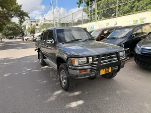 Toyota Hilux 1999 Gray