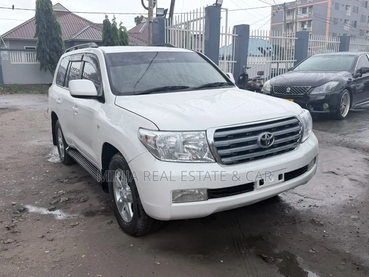 Toyota Land Cruiser 2010 White