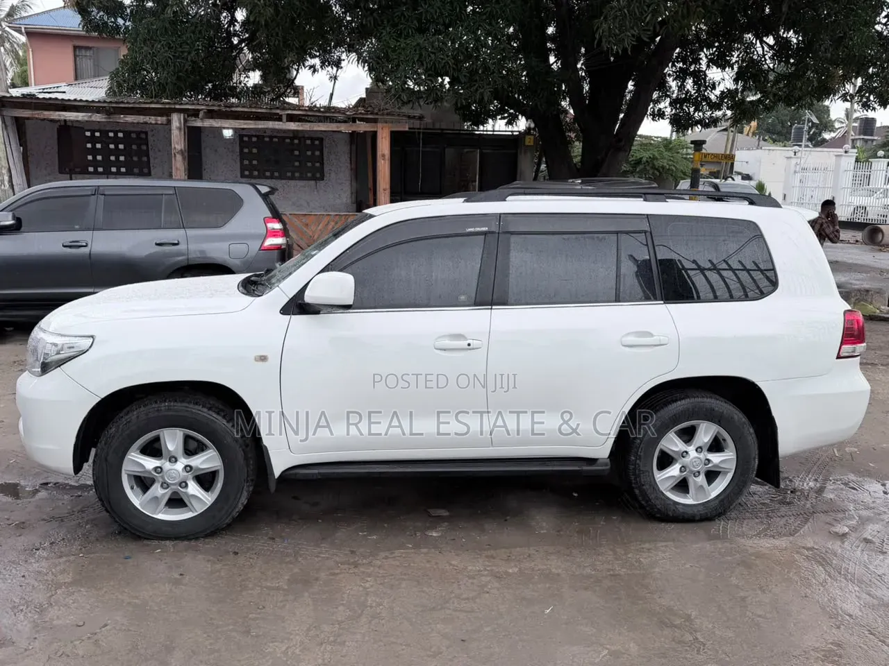 Toyota Land Cruiser 2010 White