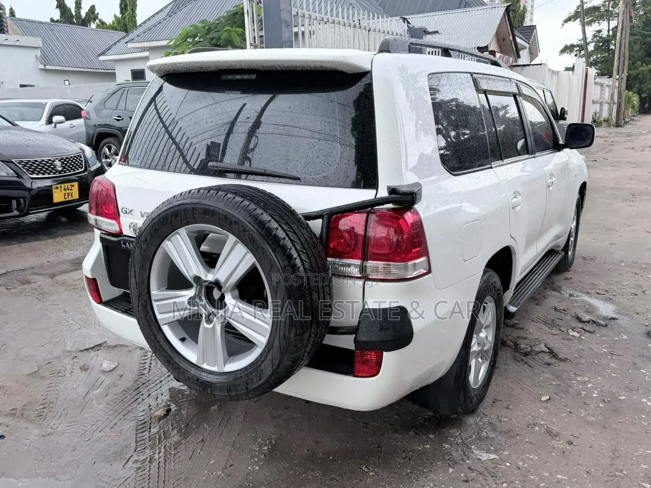 Toyota Land Cruiser 2010 White