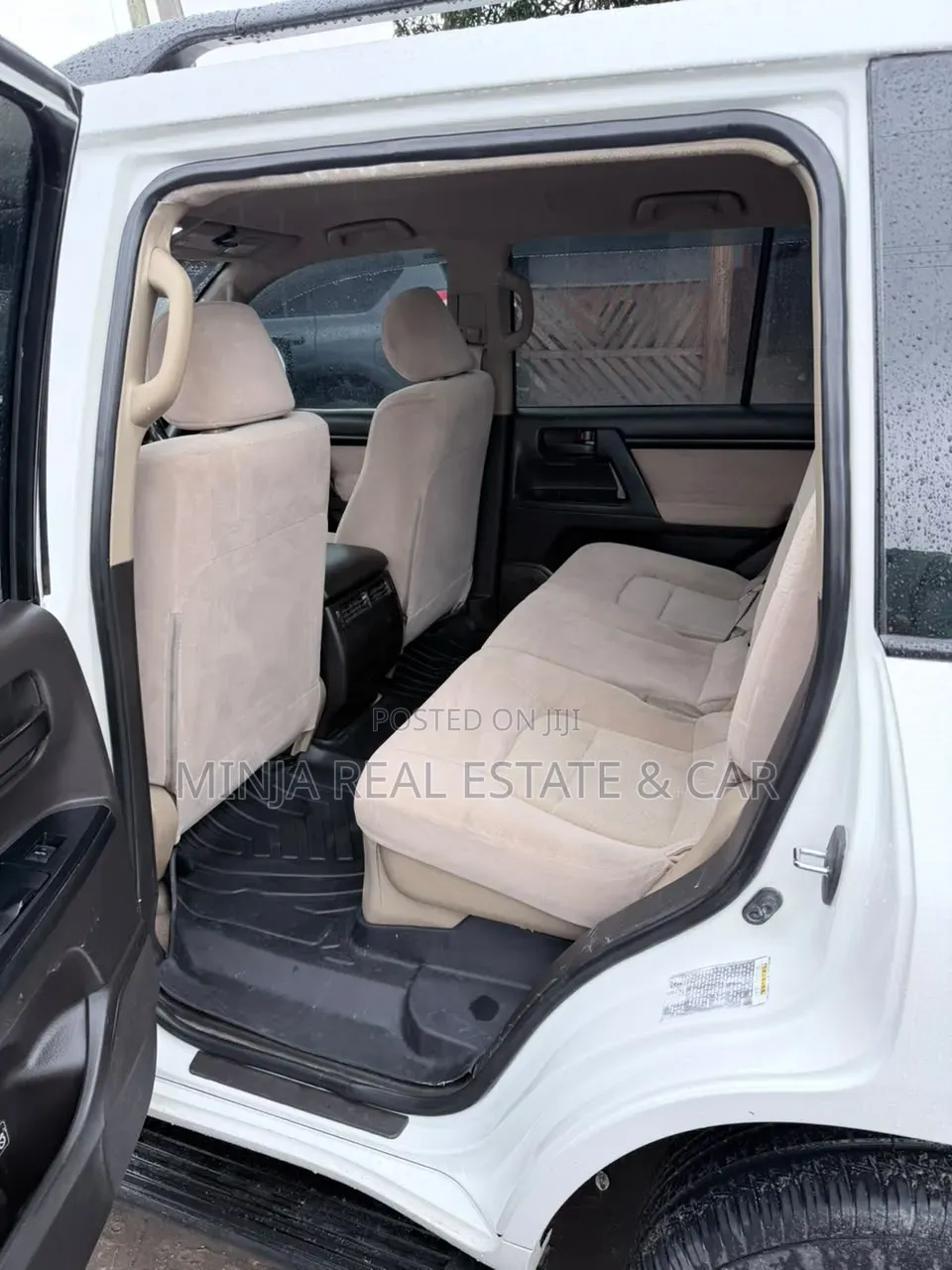 Toyota Land Cruiser 2010 White