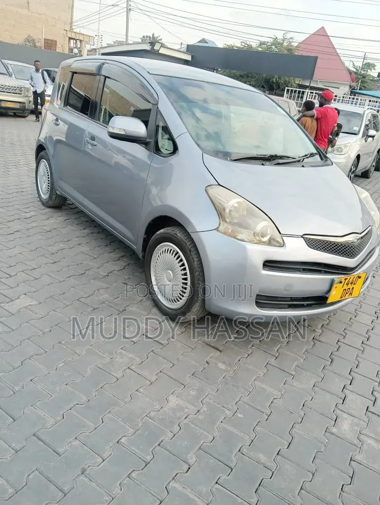 Toyota Ractis 2009 Blue