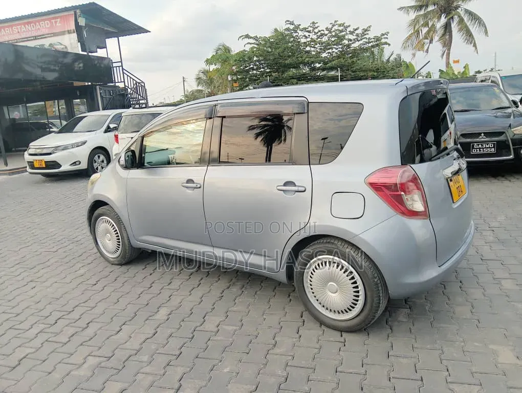 Toyota Ractis 2009 Blue