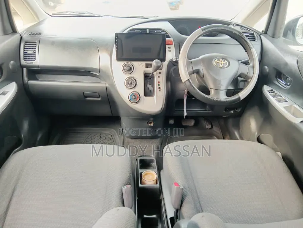 Toyota Ractis 2009 Blue