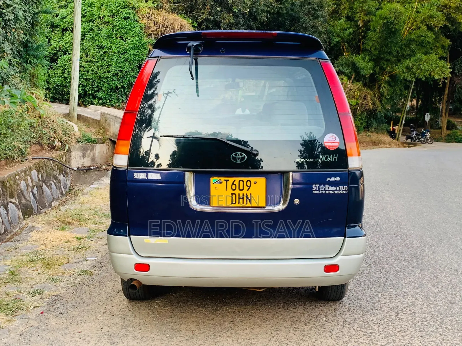 Toyota Noah 2002 Blue