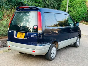 Toyota Noah 2002 Blue