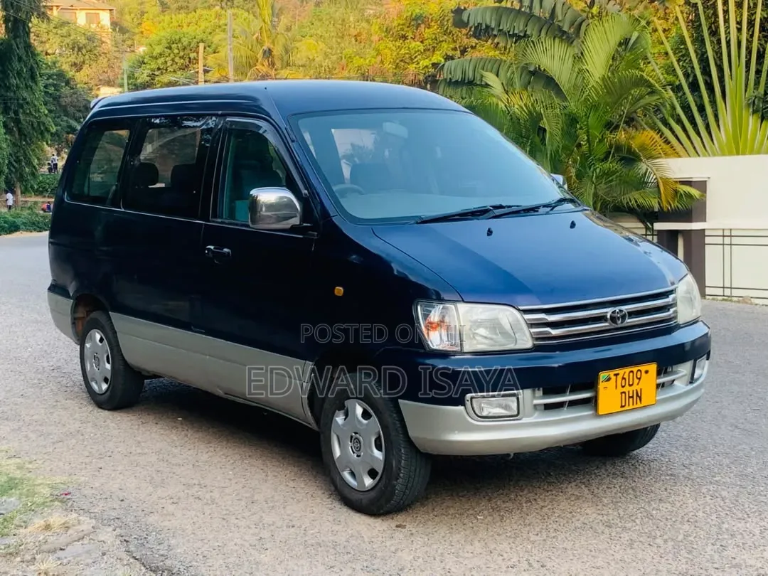 Toyota Noah 2002 Blue