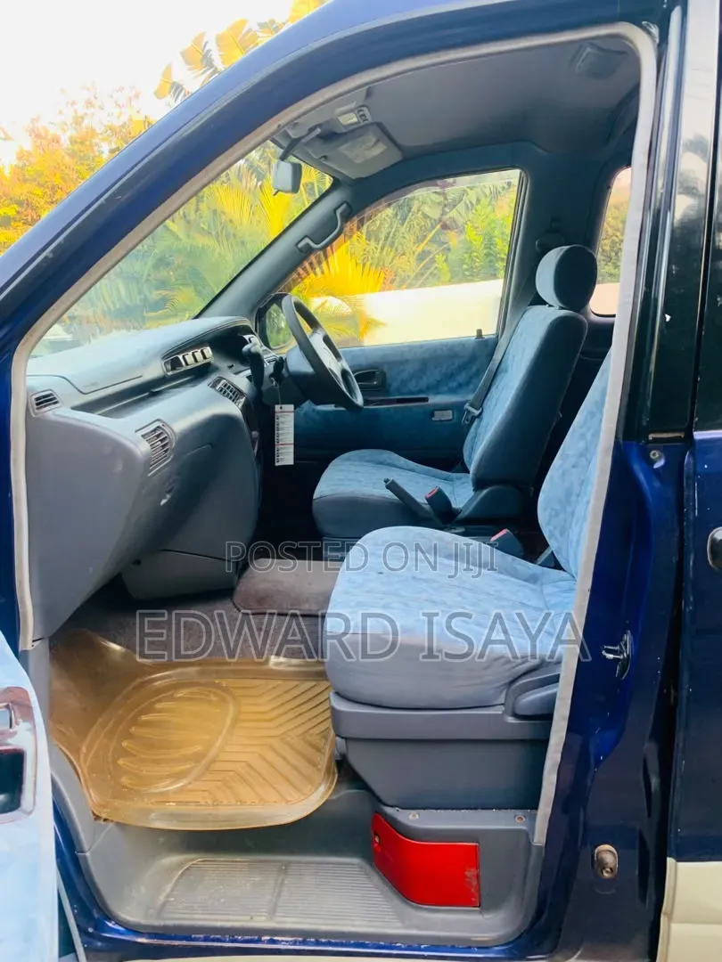 Toyota Noah 2002 Blue