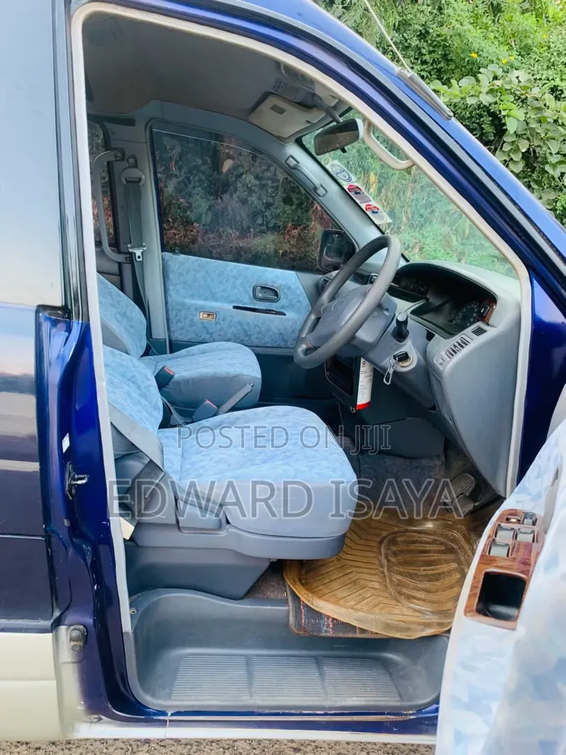 Toyota Noah 2002 Blue