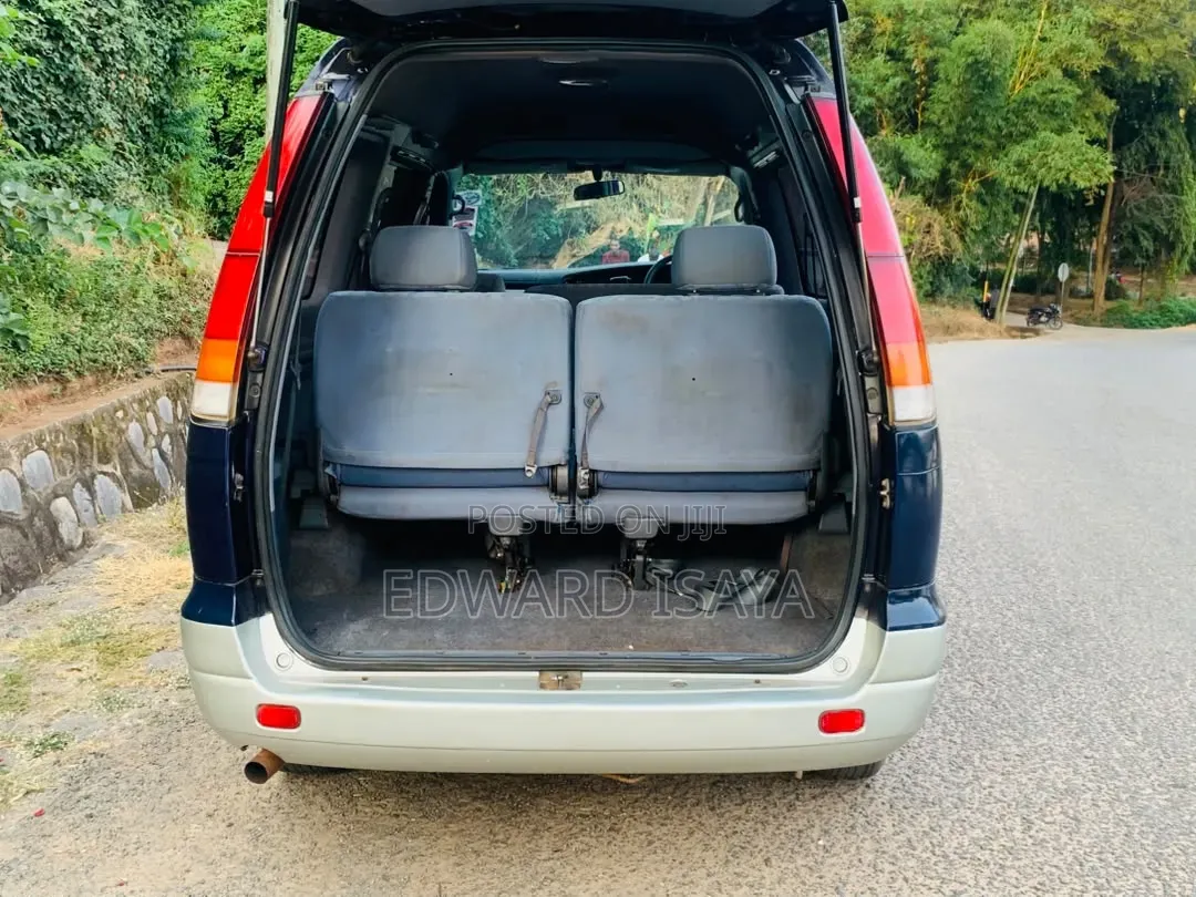 Toyota Noah 2002 Blue