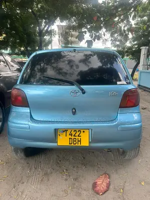 Toyota Vitz 2005 Blue