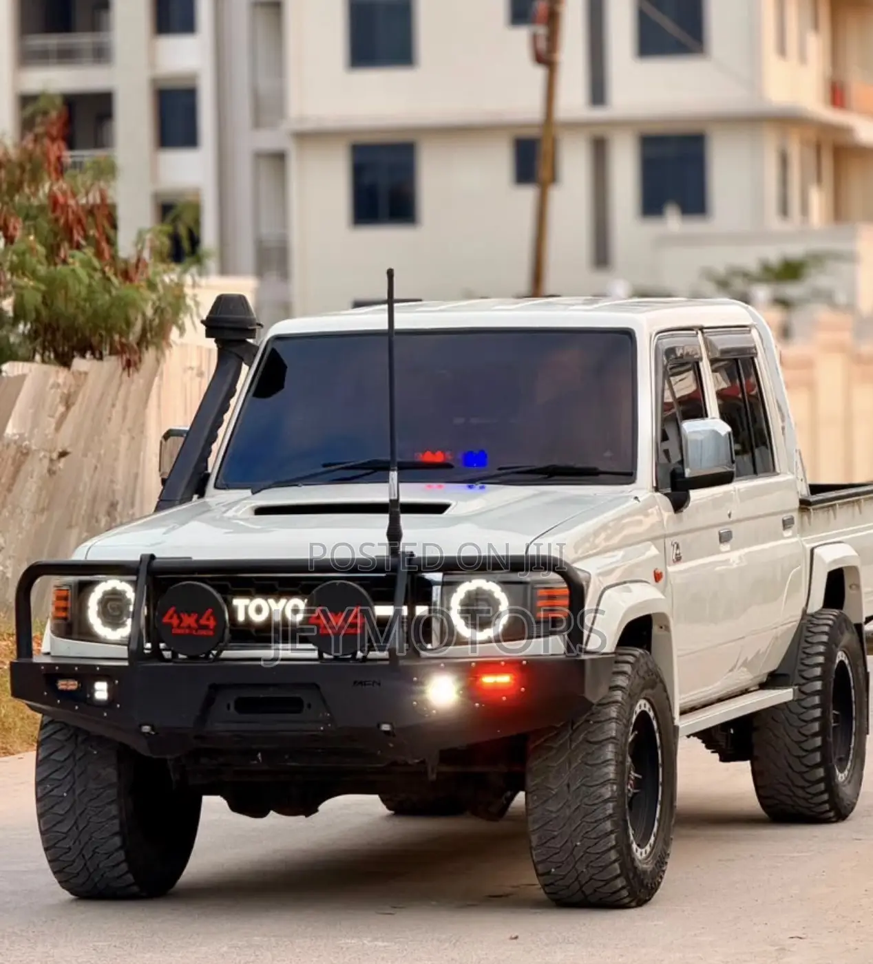 Toyota Land Cruiser 2016 White