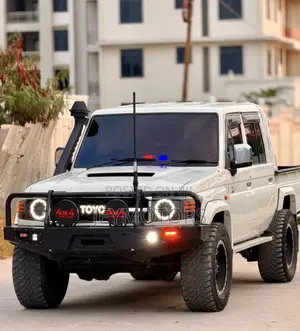 Toyota Land Cruiser 2016 White