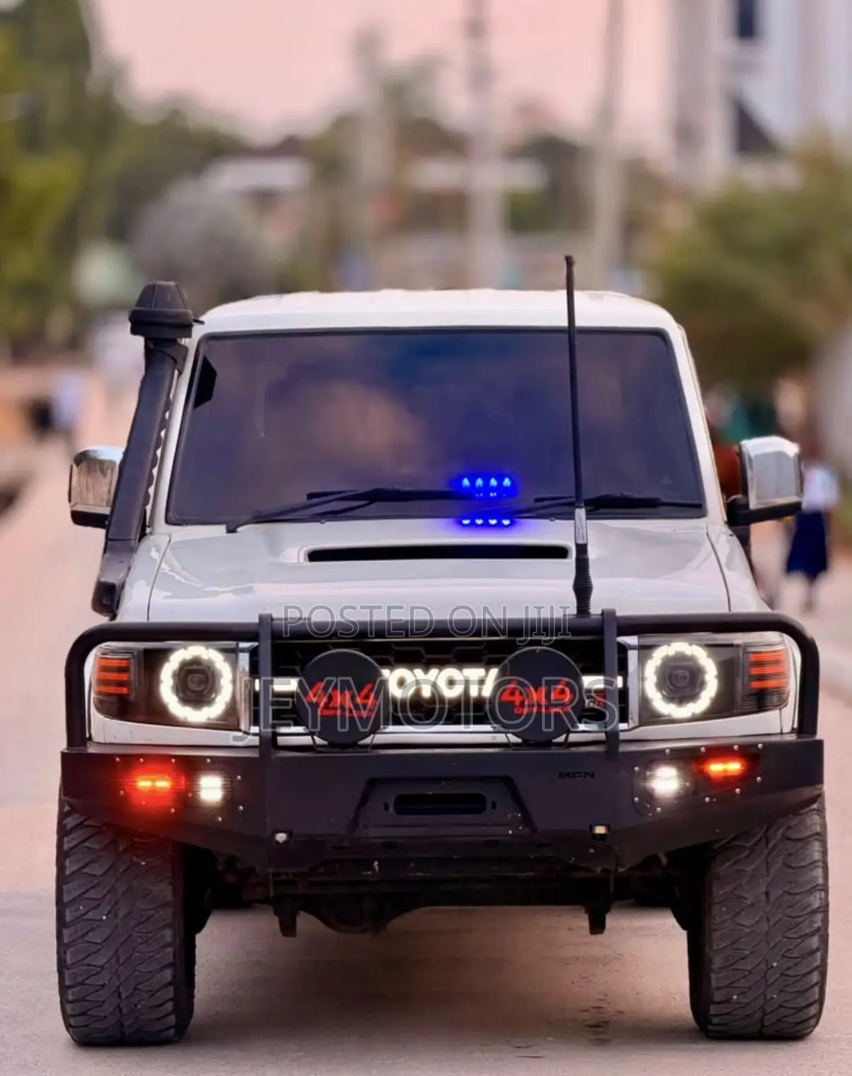 Toyota Land Cruiser 2016 White