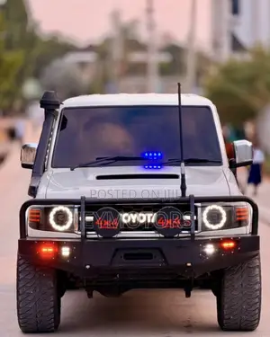 Toyota Land Cruiser 2016 White