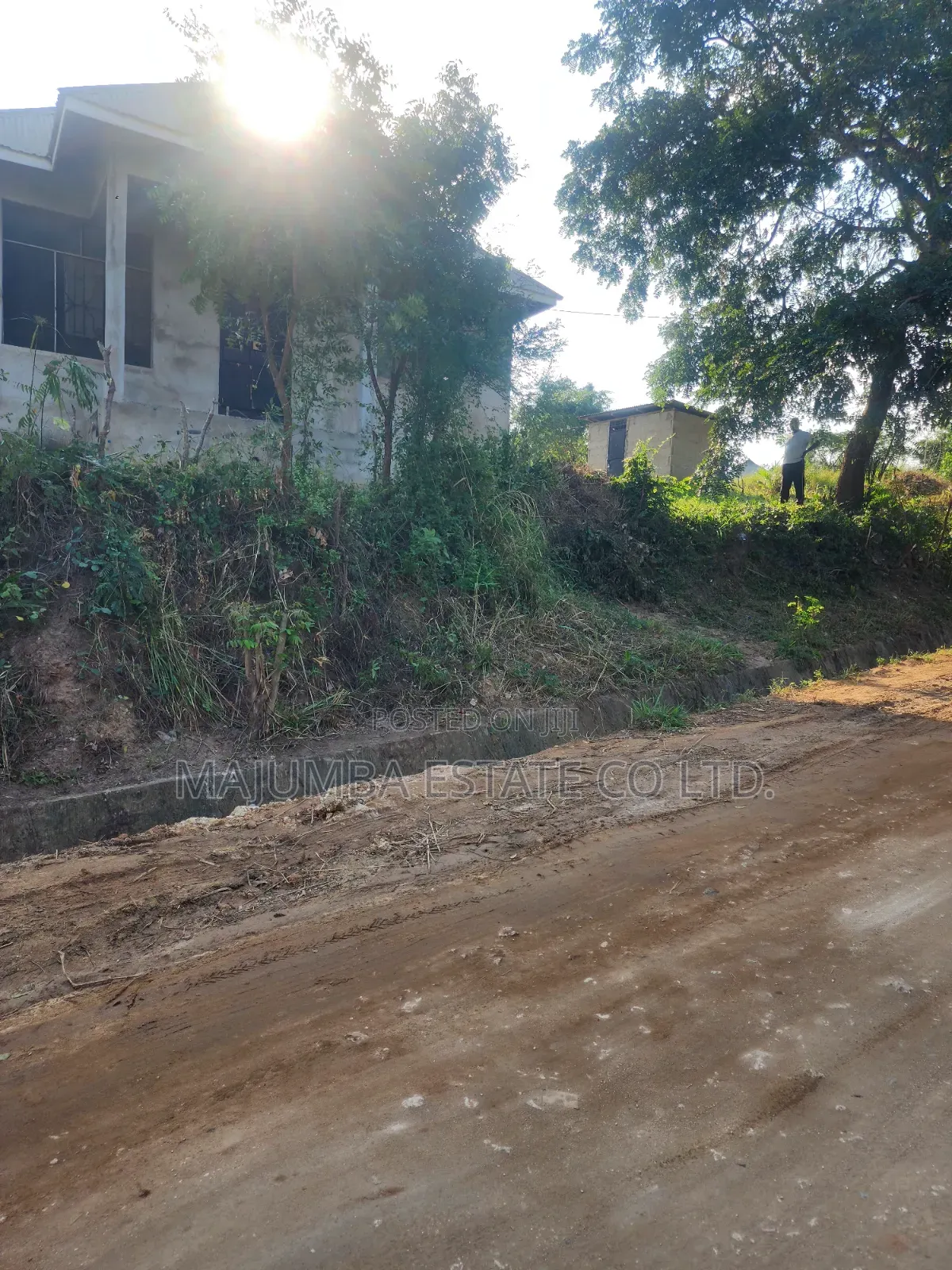 Kiwanja Cha Biashara Madale