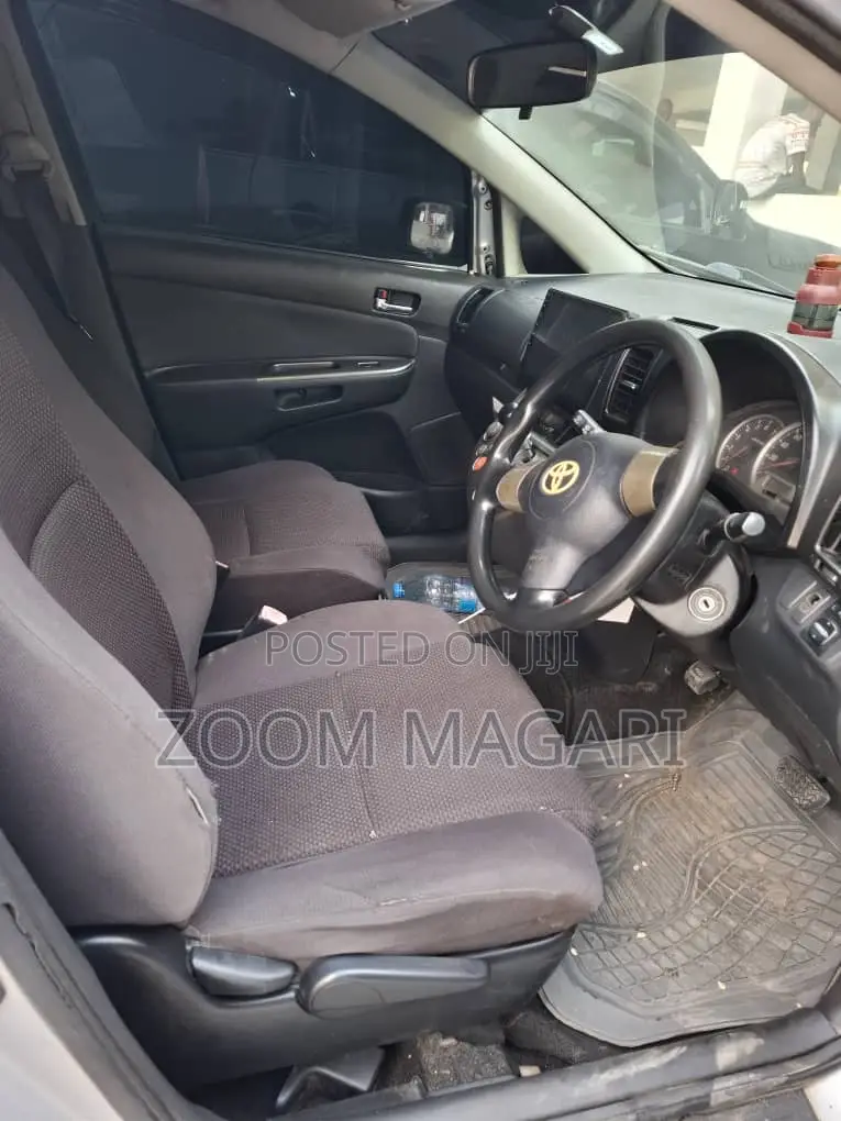 Toyota Wish 2005 Silver
