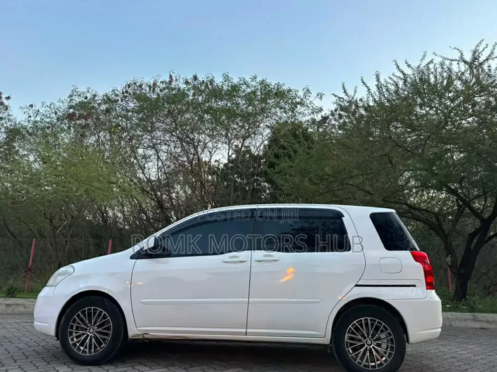 Toyota Raum 2005 White