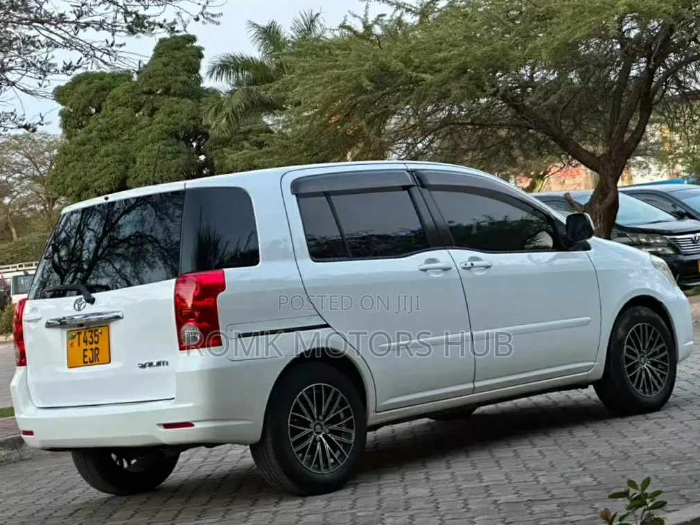 Toyota Raum 2005 White