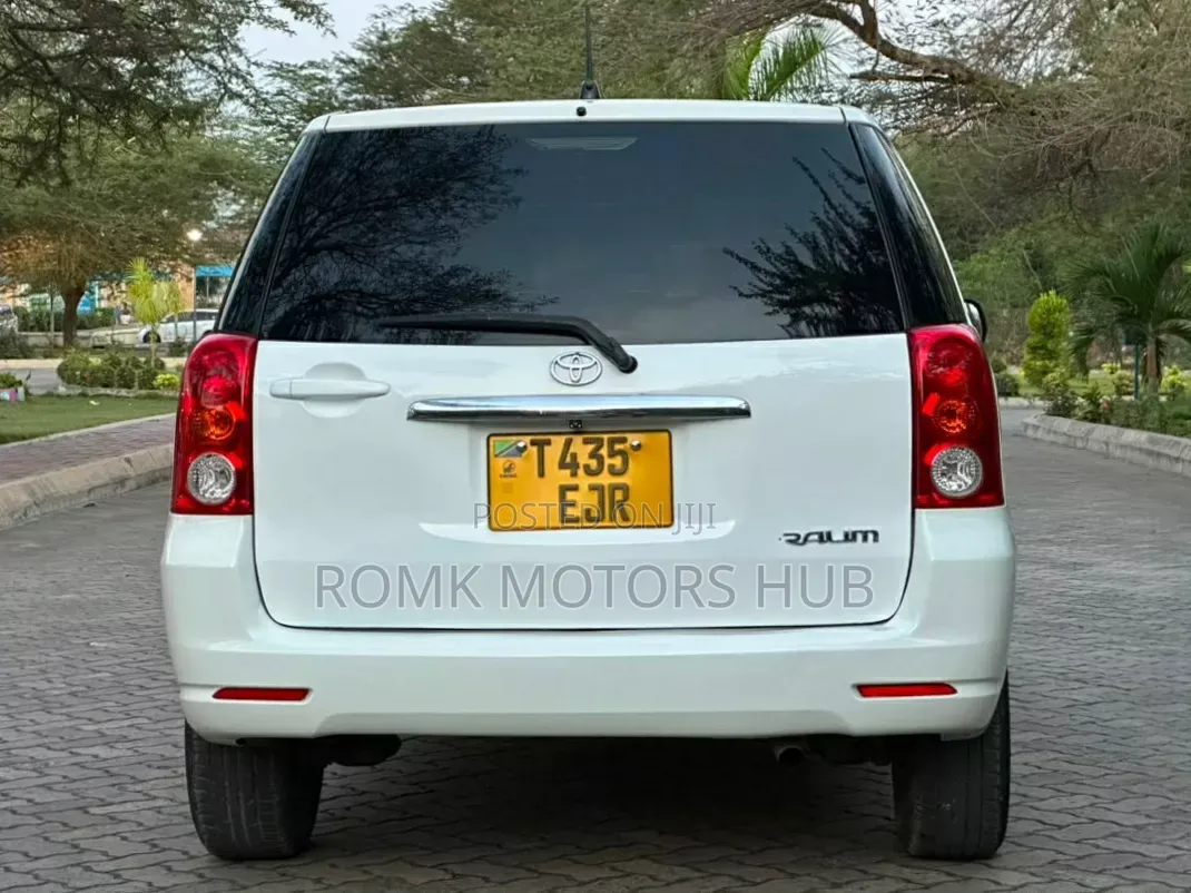 Toyota Raum 2005 White