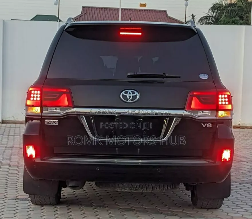 Toyota Land Cruiser 2016 Black