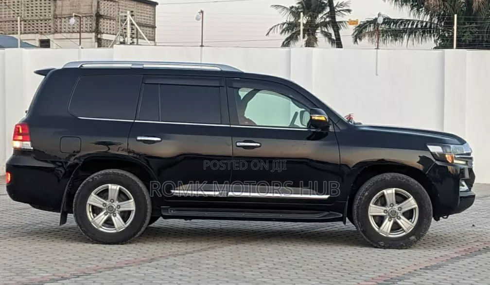 Toyota Land Cruiser 2016 Black
