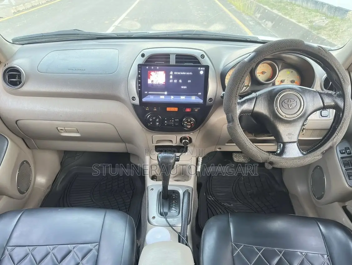 Toyota RAV4 Automatic 2003 White