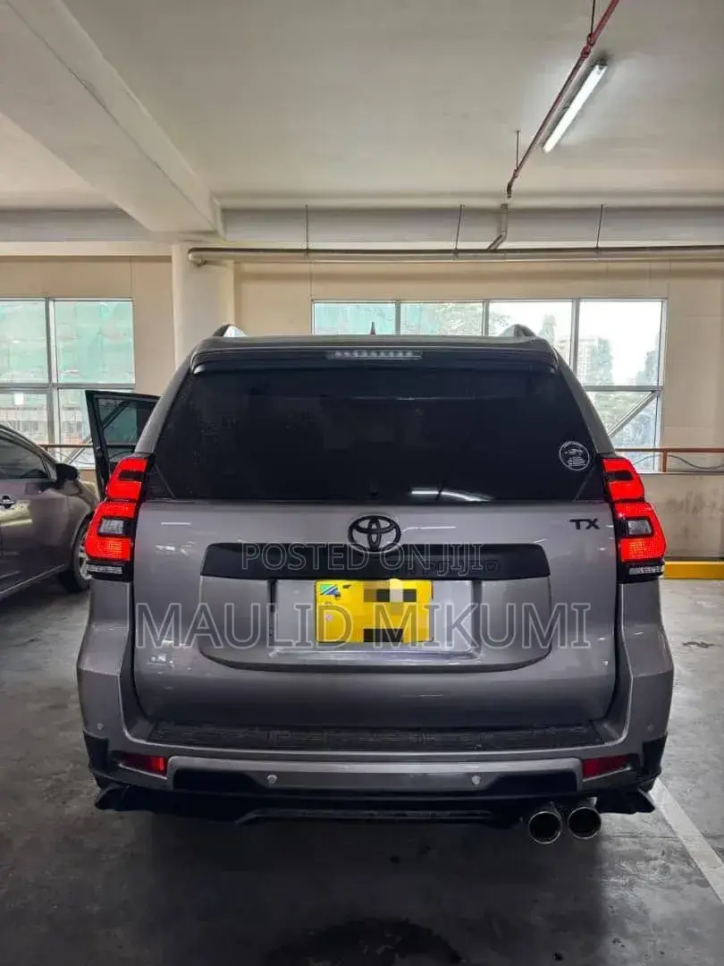 Toyota Land Cruiser Prado 2023 Gray