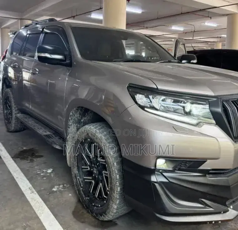 Toyota Land Cruiser Prado 2023 Gray