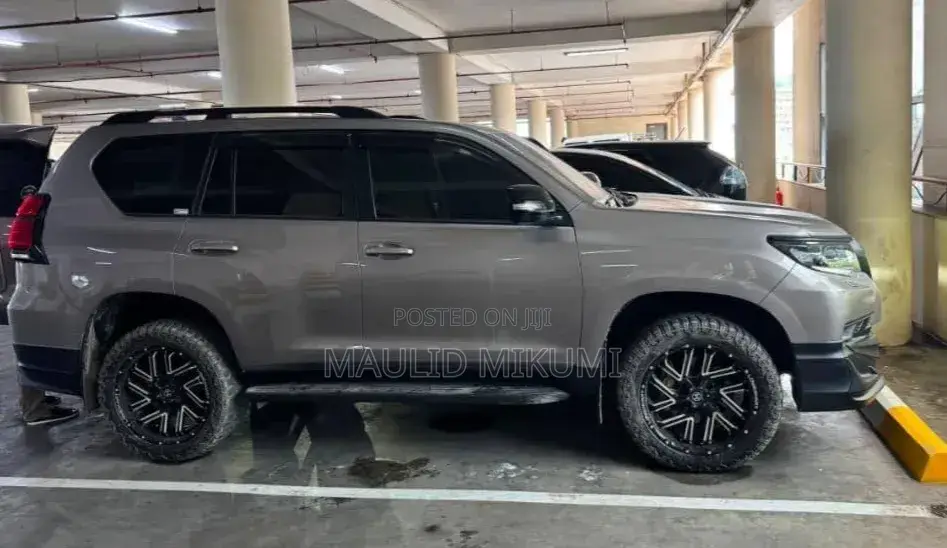 Toyota Land Cruiser Prado 2023 Gray