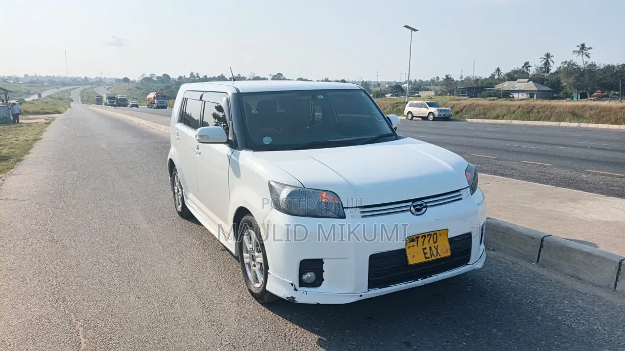 Toyota Corolla Rumion 2010 White