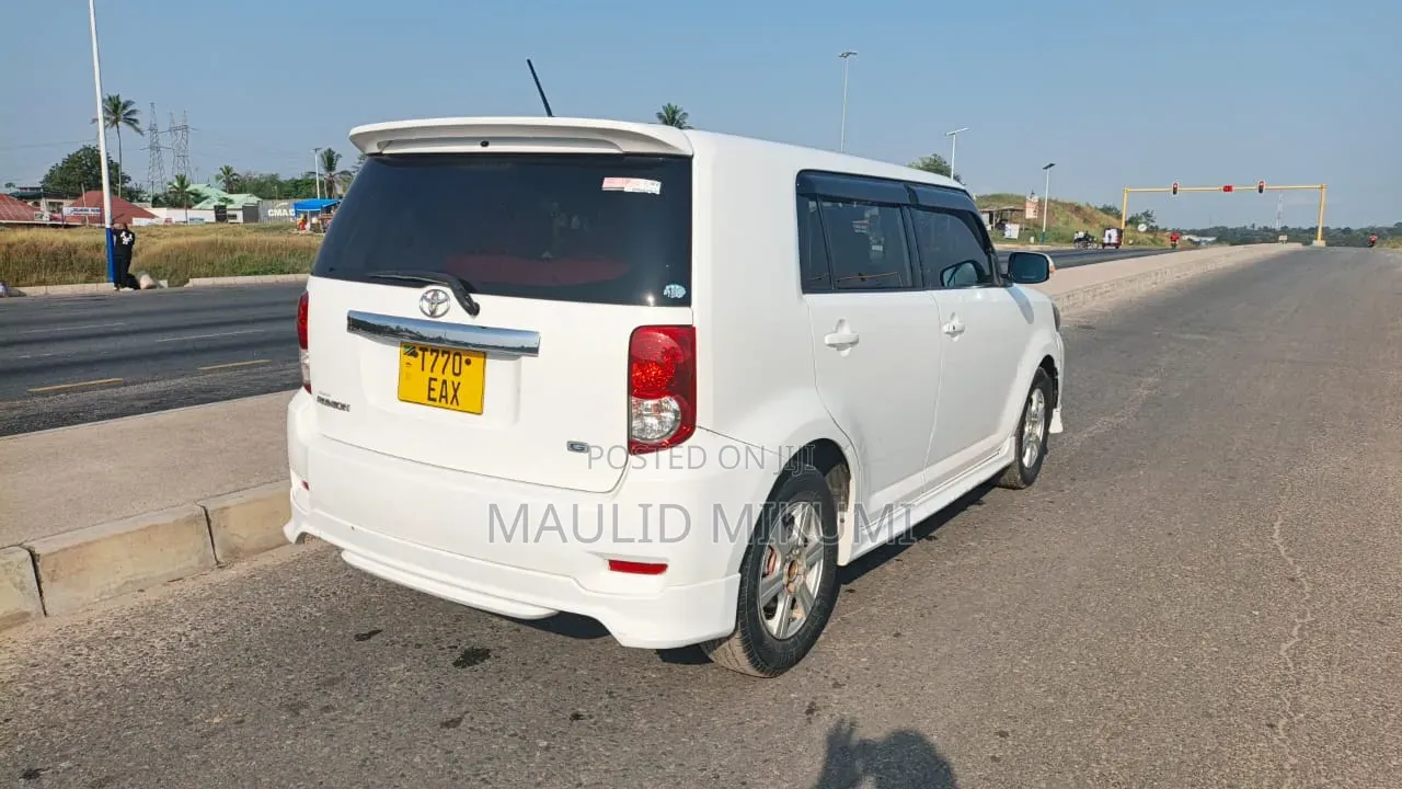 Toyota Corolla Rumion 2010 White