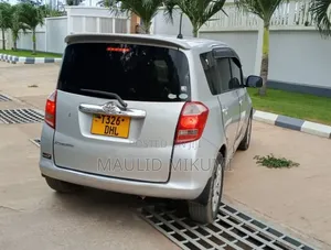 Toyota Ractis 2006 Silver