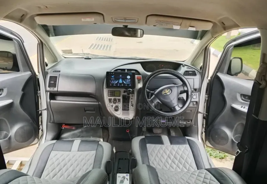 Toyota Ractis 2006 Silver