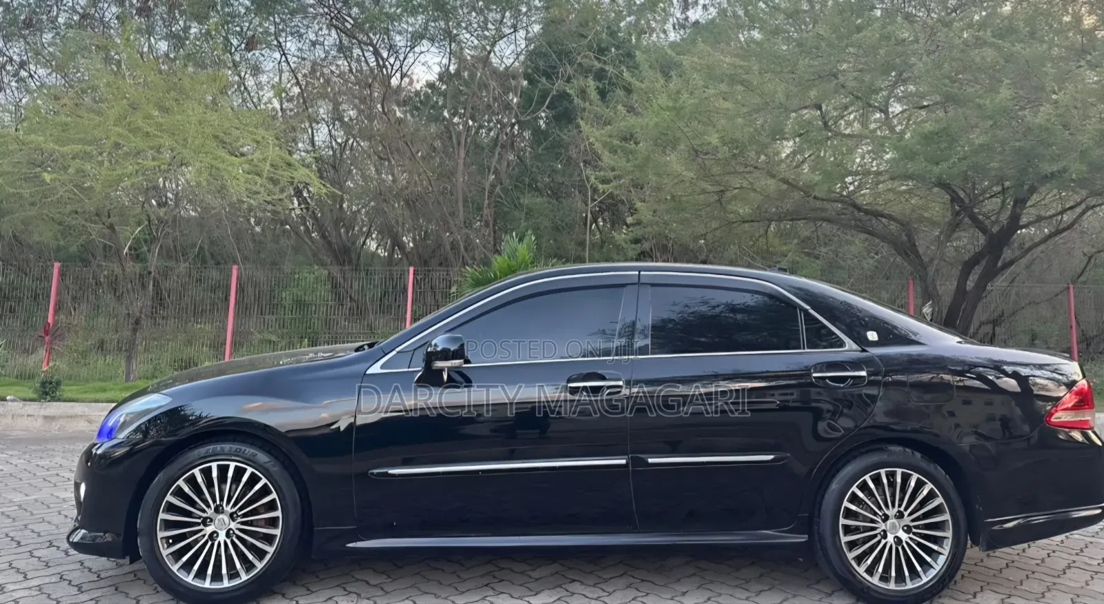 Toyota Crown 2011 Black