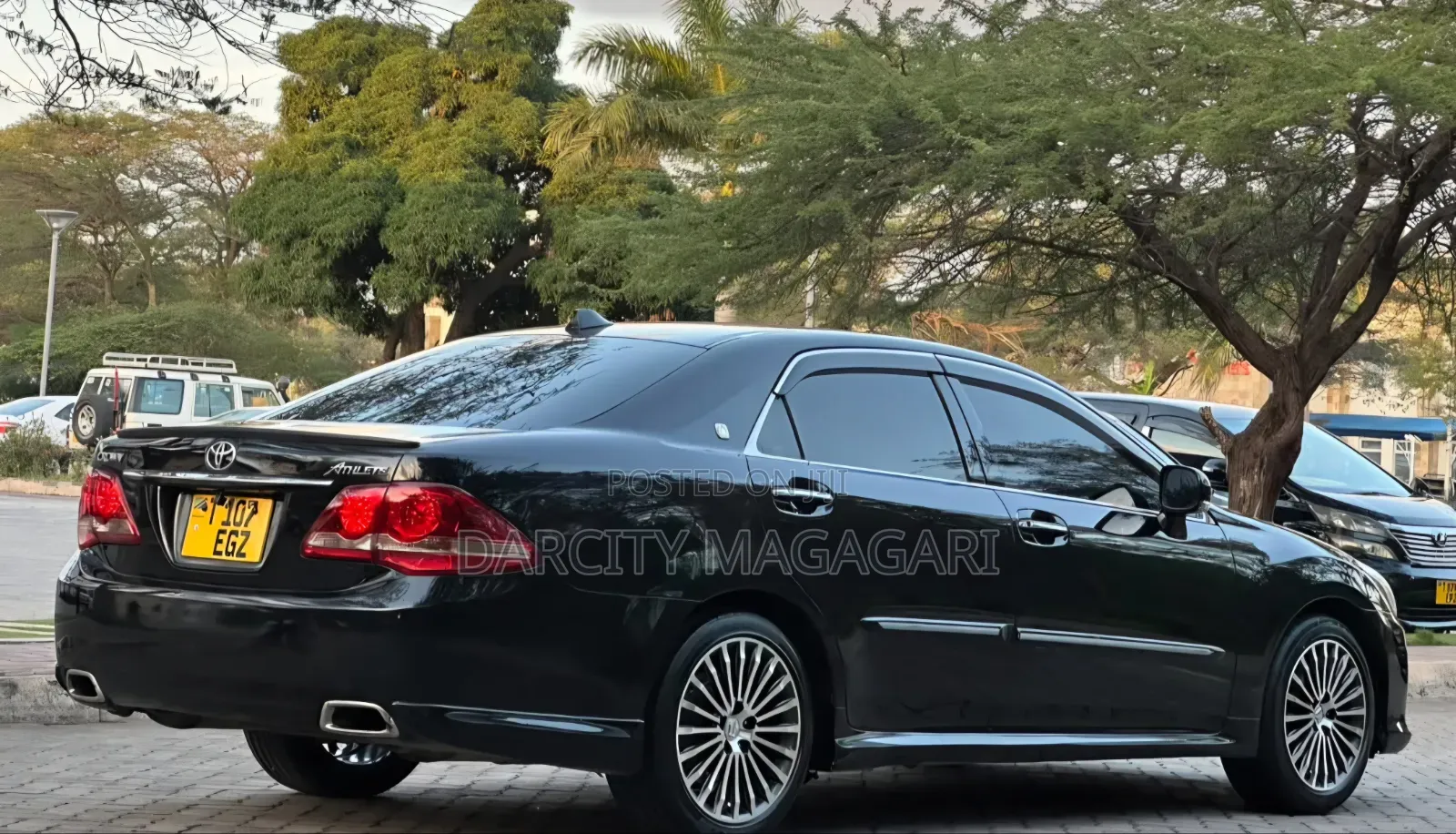 Toyota Crown 2011 Black