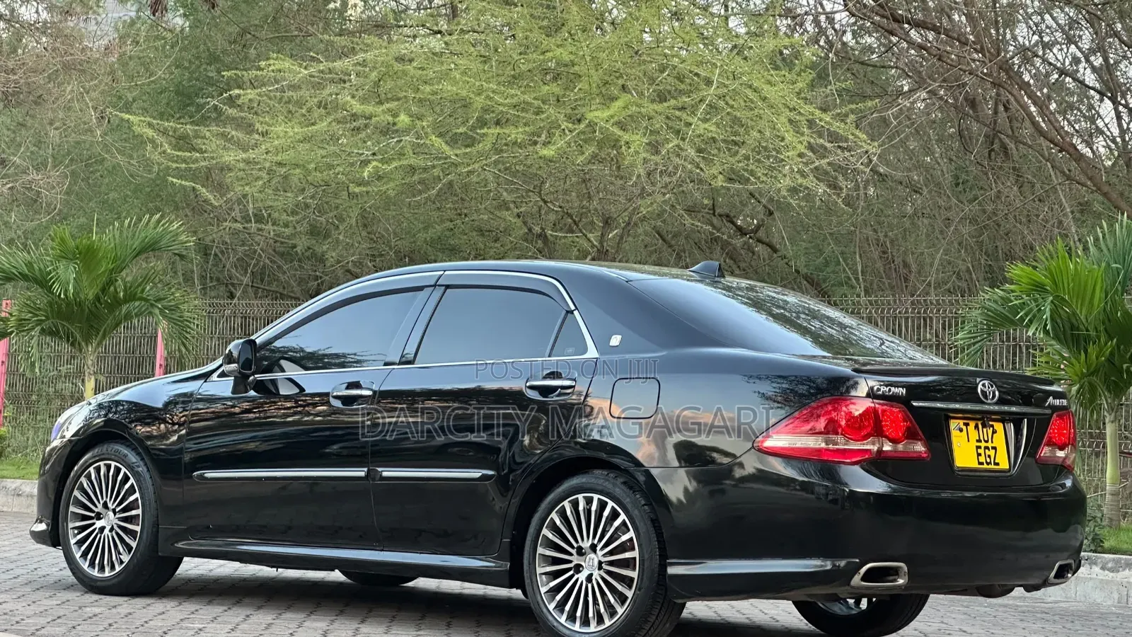 Toyota Crown 2011 Black