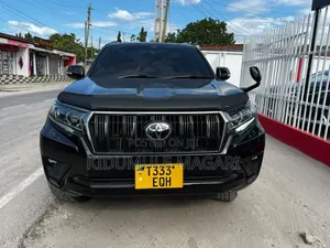 Toyota Land Cruiser Prado 2022 Black