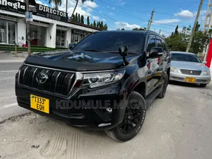 Toyota Land Cruiser Prado 2022 Black