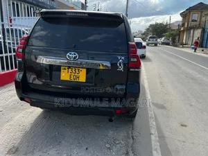 Toyota Land Cruiser Prado 2022 Black