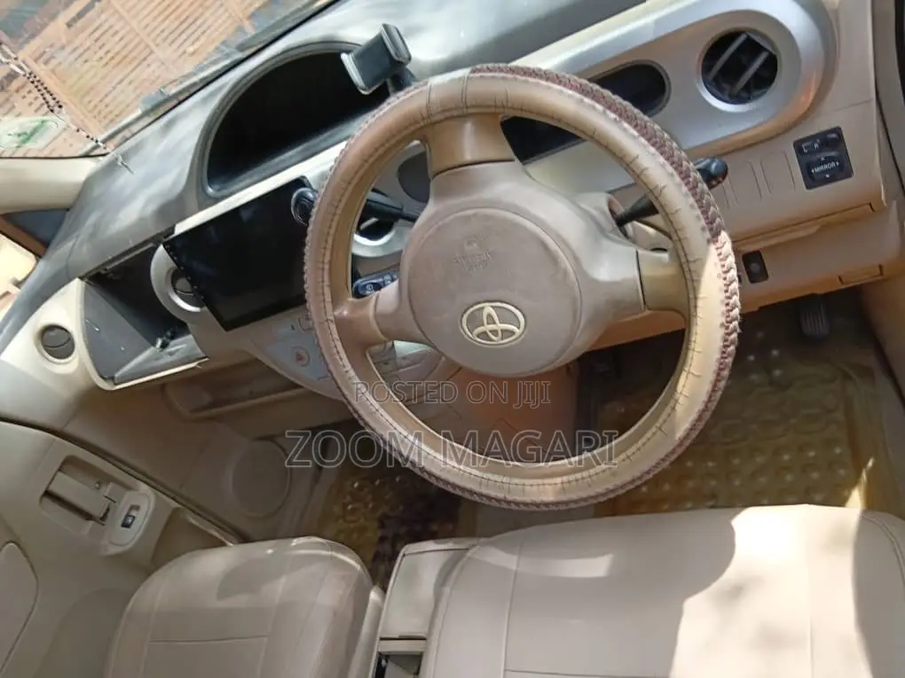 Toyota Porte 2004 Silver