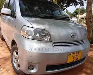 Toyota Porte 2004 Silver