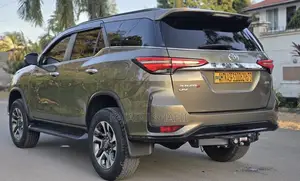 Toyota Fortuner 2.8 D AWD 2021 Green