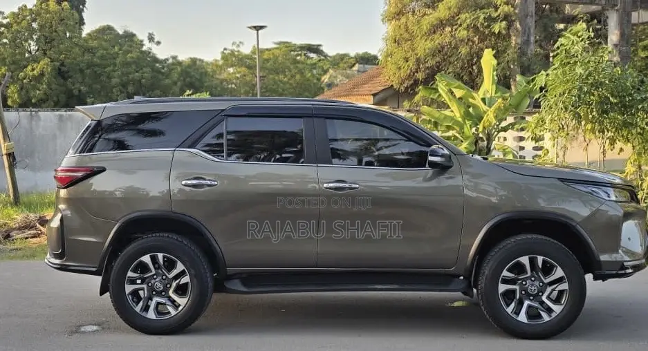 Toyota Fortuner 2.8 D AWD 2021 Green