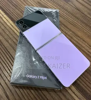 New Samsung Galaxy Z Flip4 256 GB