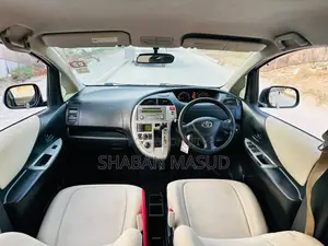 Toyota Ractis 1.3 FWD 2008 Blue