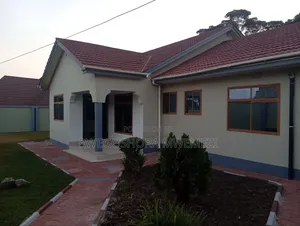 3bdrm House in Ngaramtoni Ya Juu, Kiranyi for sale
