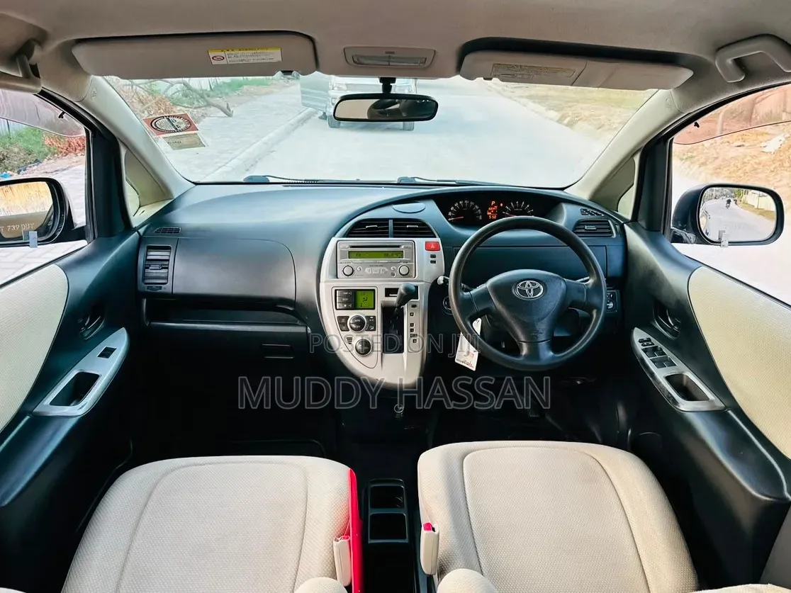 Toyota Ractis 2010 Blue